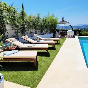 Le Nid Bleu Bed & Breakfast